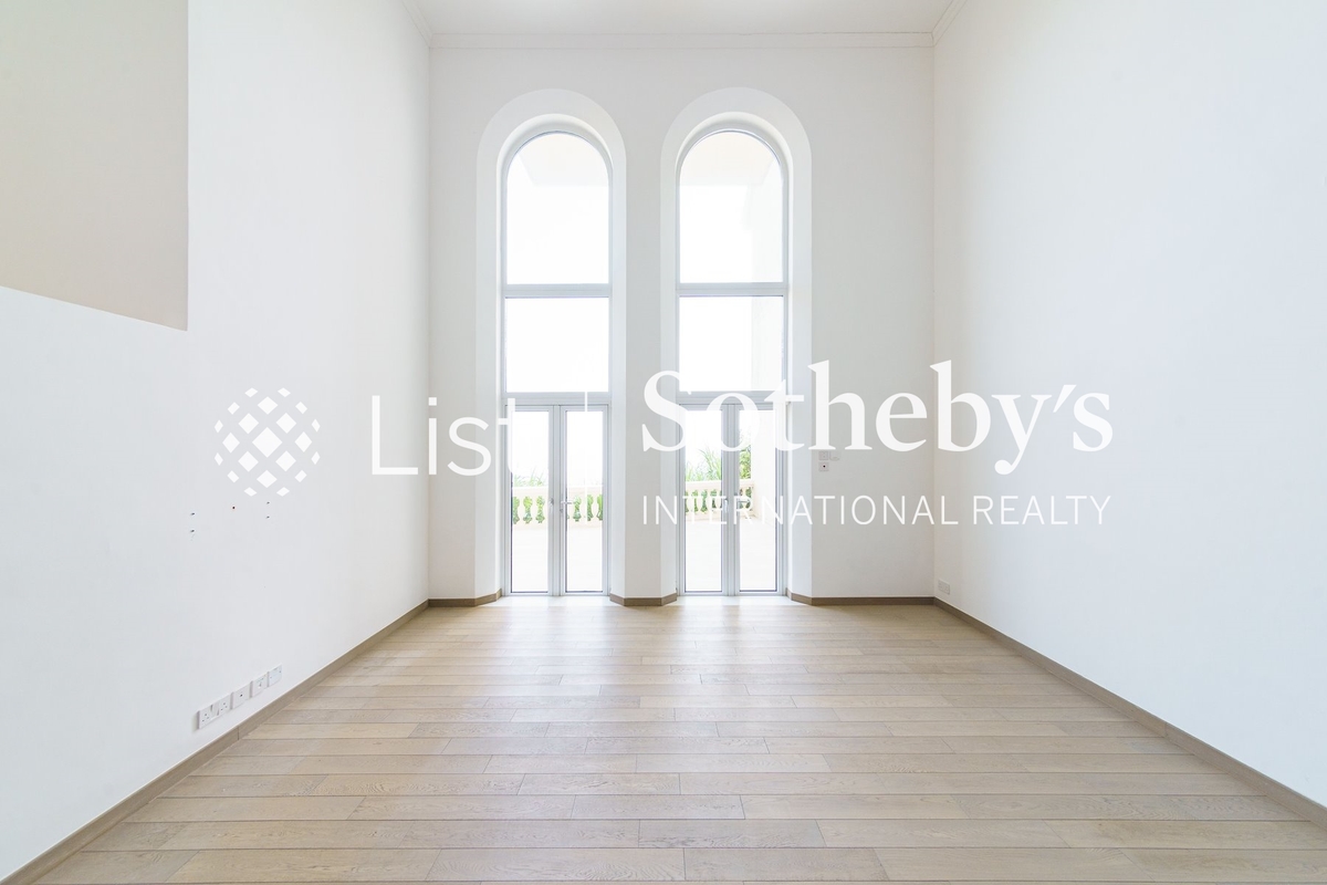 Strawberry Hill 紅梅閣 | Living and Dining Room