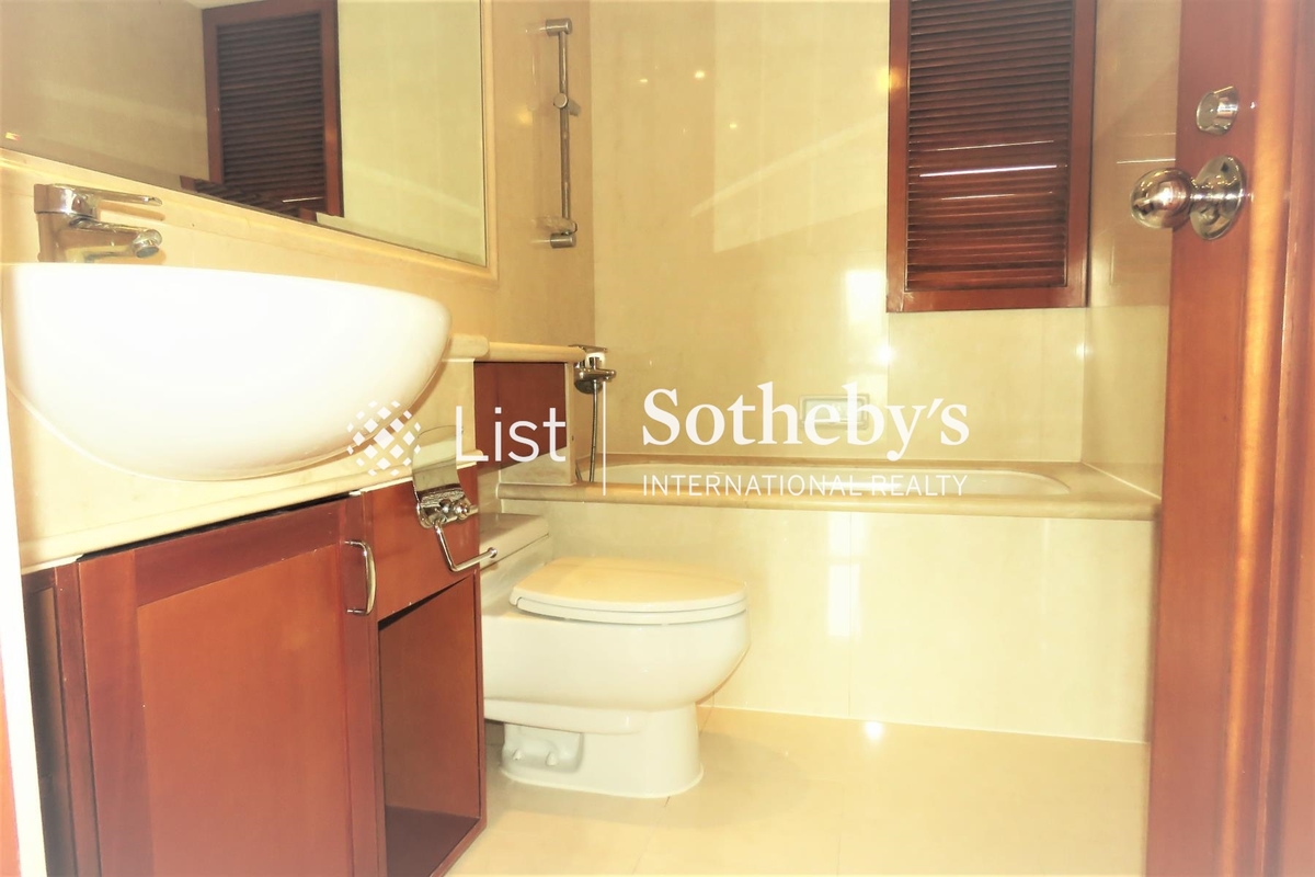 The Repulse Bay 影灣園 | Guest Bathroom