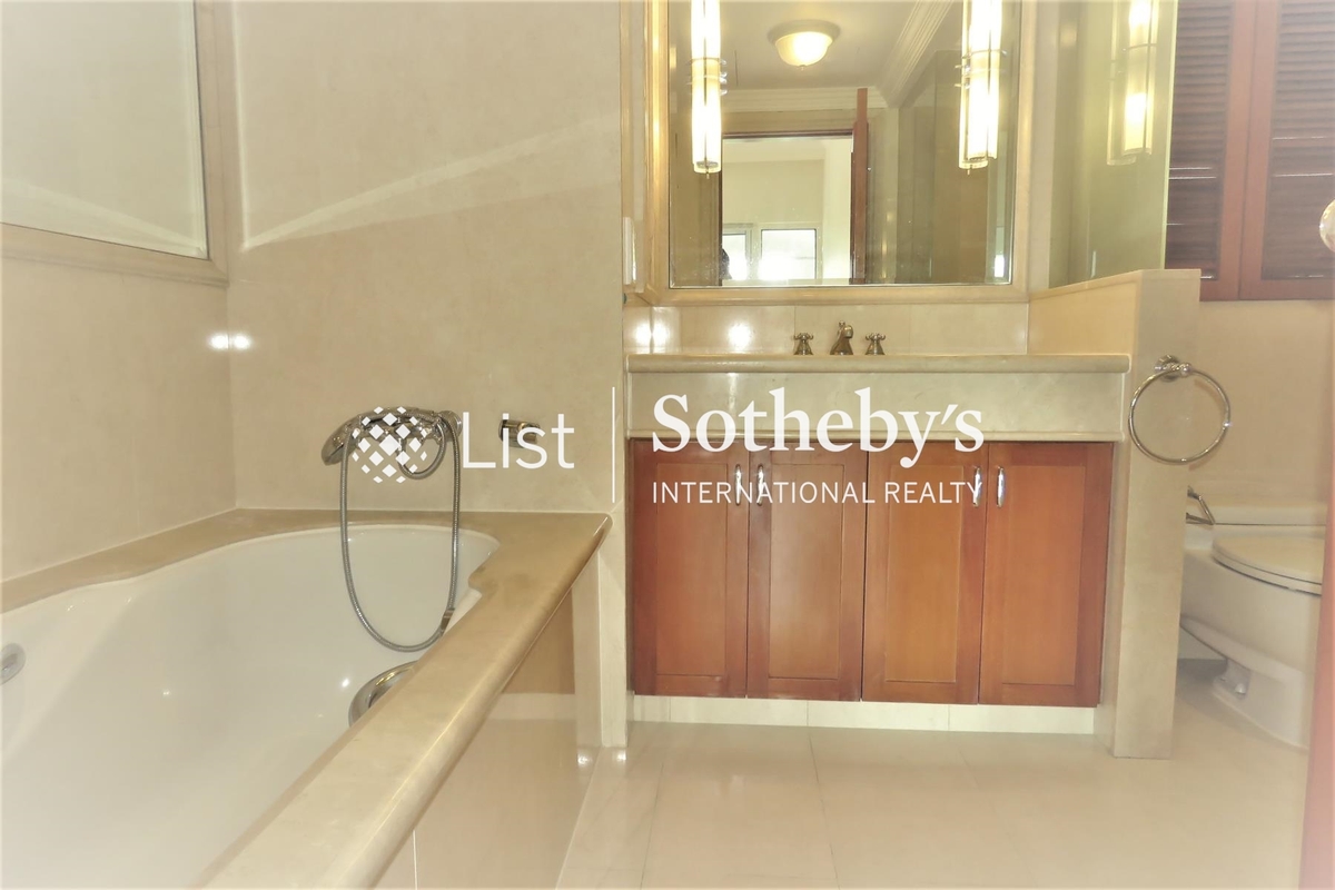 The Repulse Bay 影灣園 | Master Bathroom