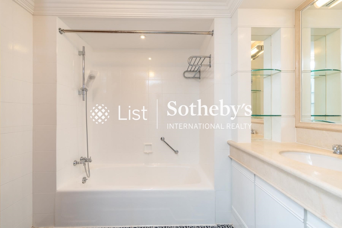 The Repulse Bay 影灣園 | Master Bathroom