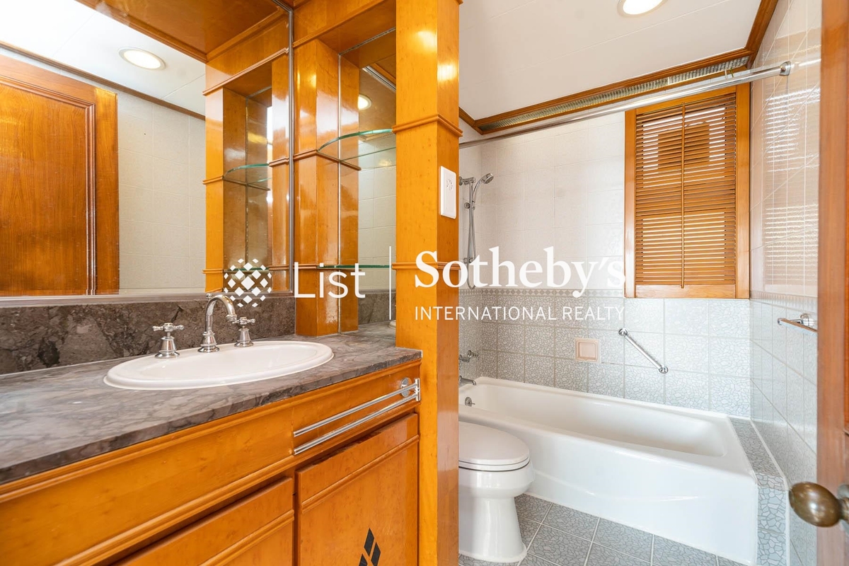 The Repulse Bay 影灣園 | Guest Bathroom