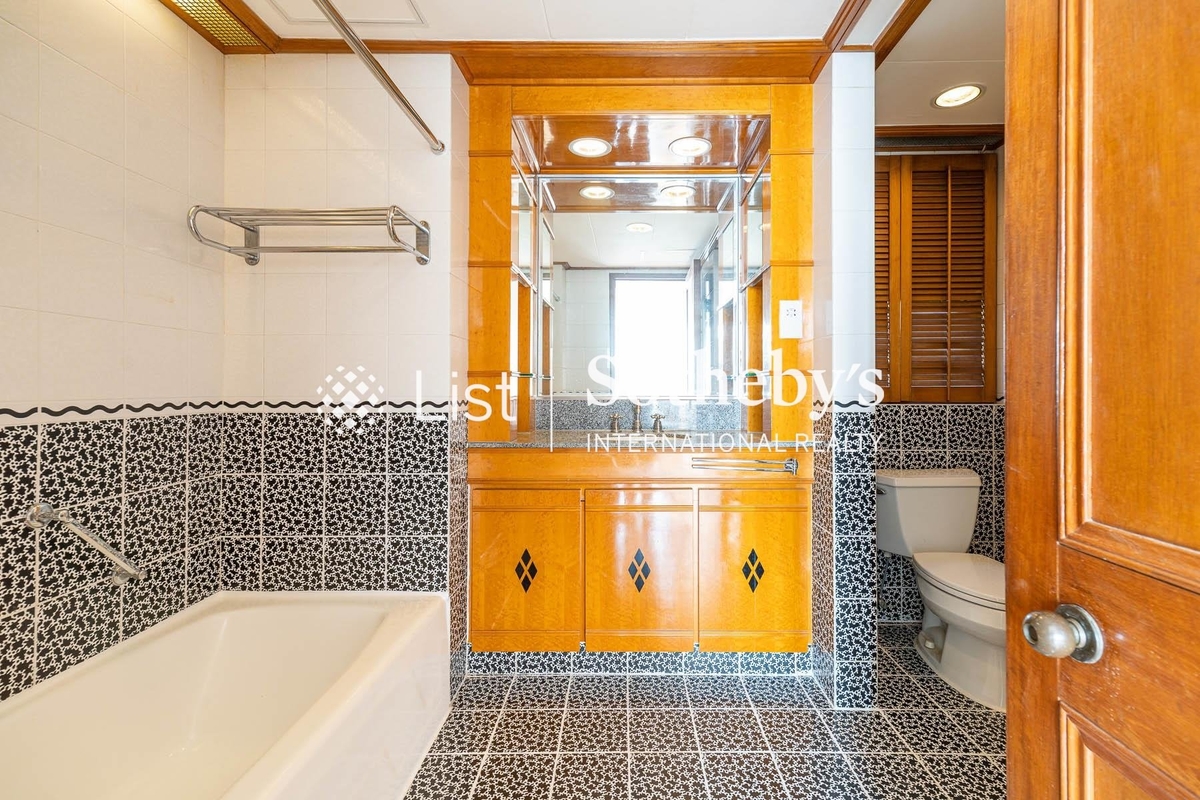 The Repulse Bay 影灣園 | Master Bathroom