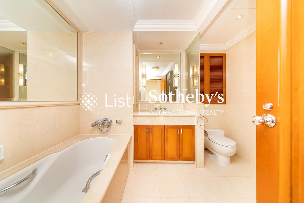 The Repulse Bay 影灣園 | Master Bathroom