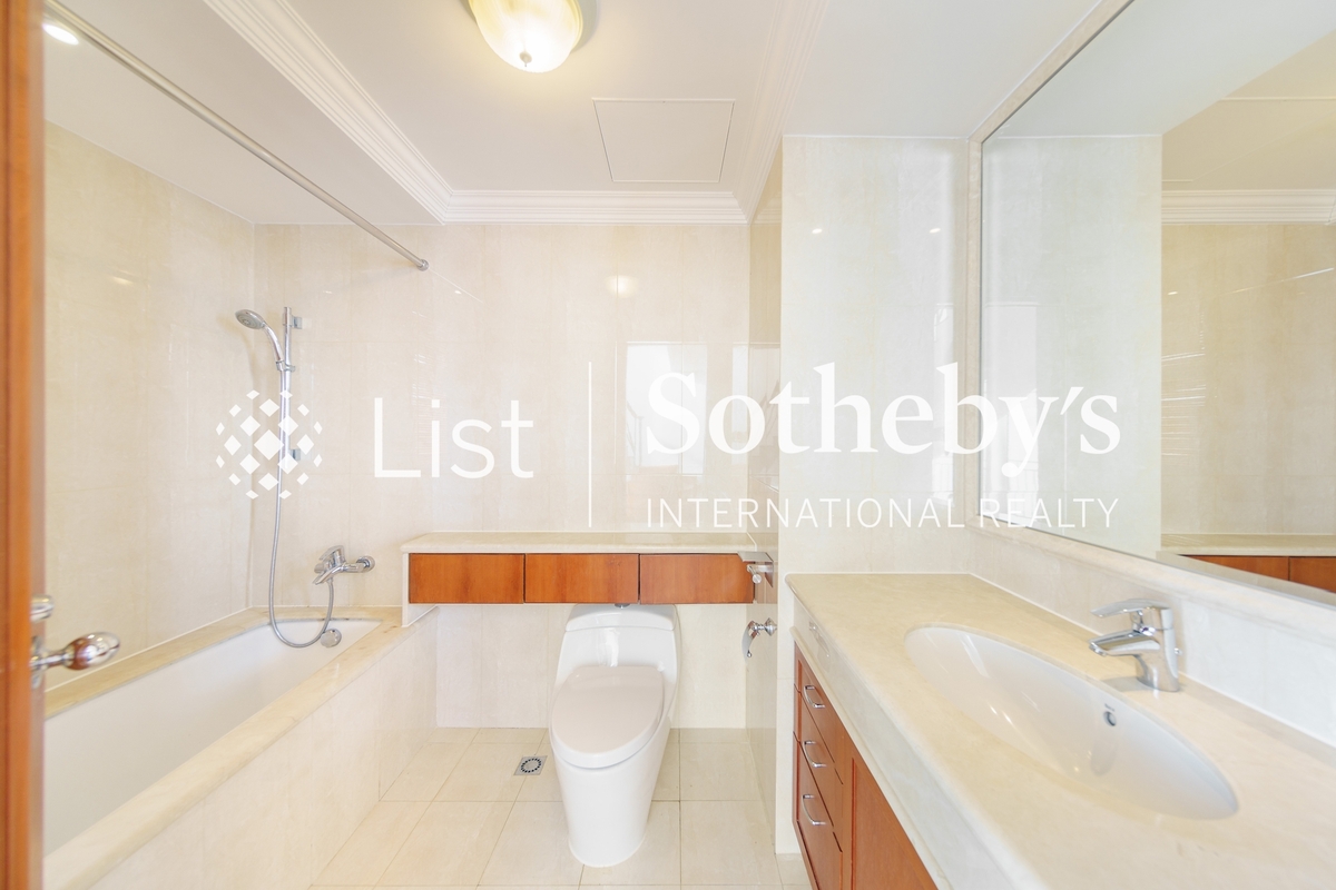 The Repulse Bay 影灣園 | Guest Bathroom