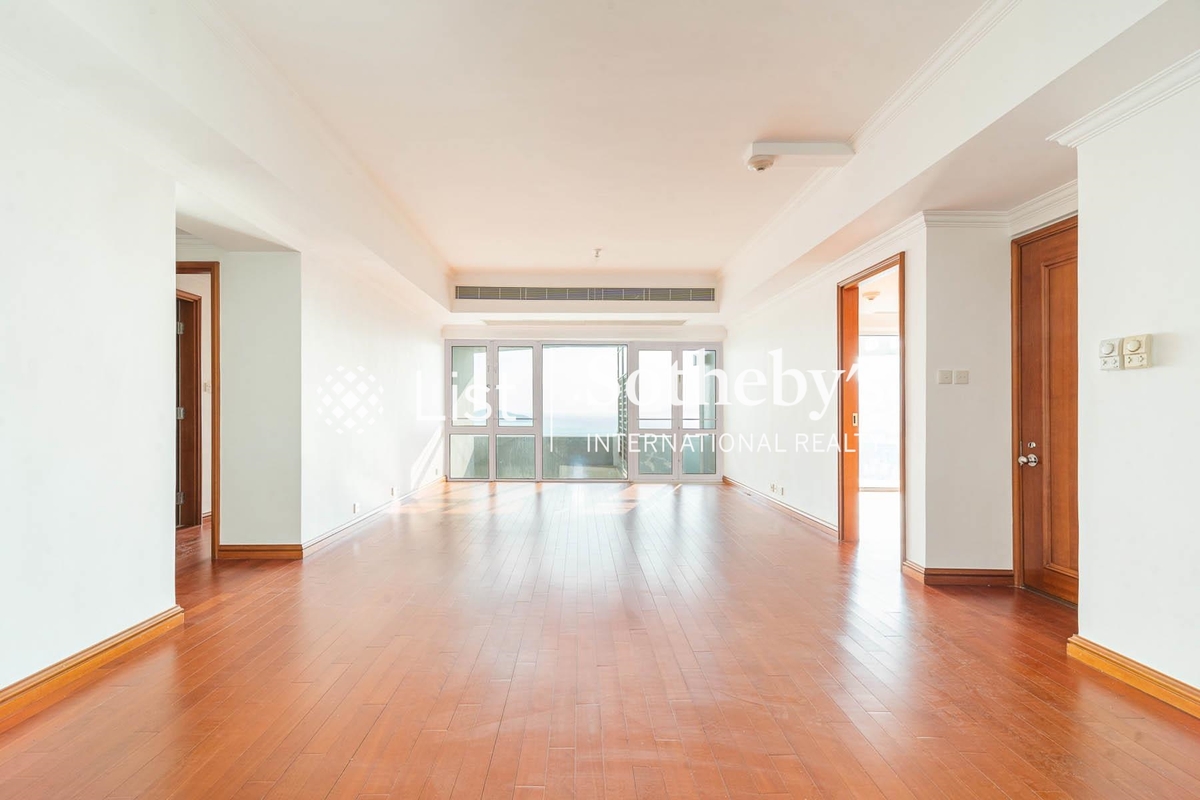 The Repulse Bay 影灣園 | Living and Dining Room