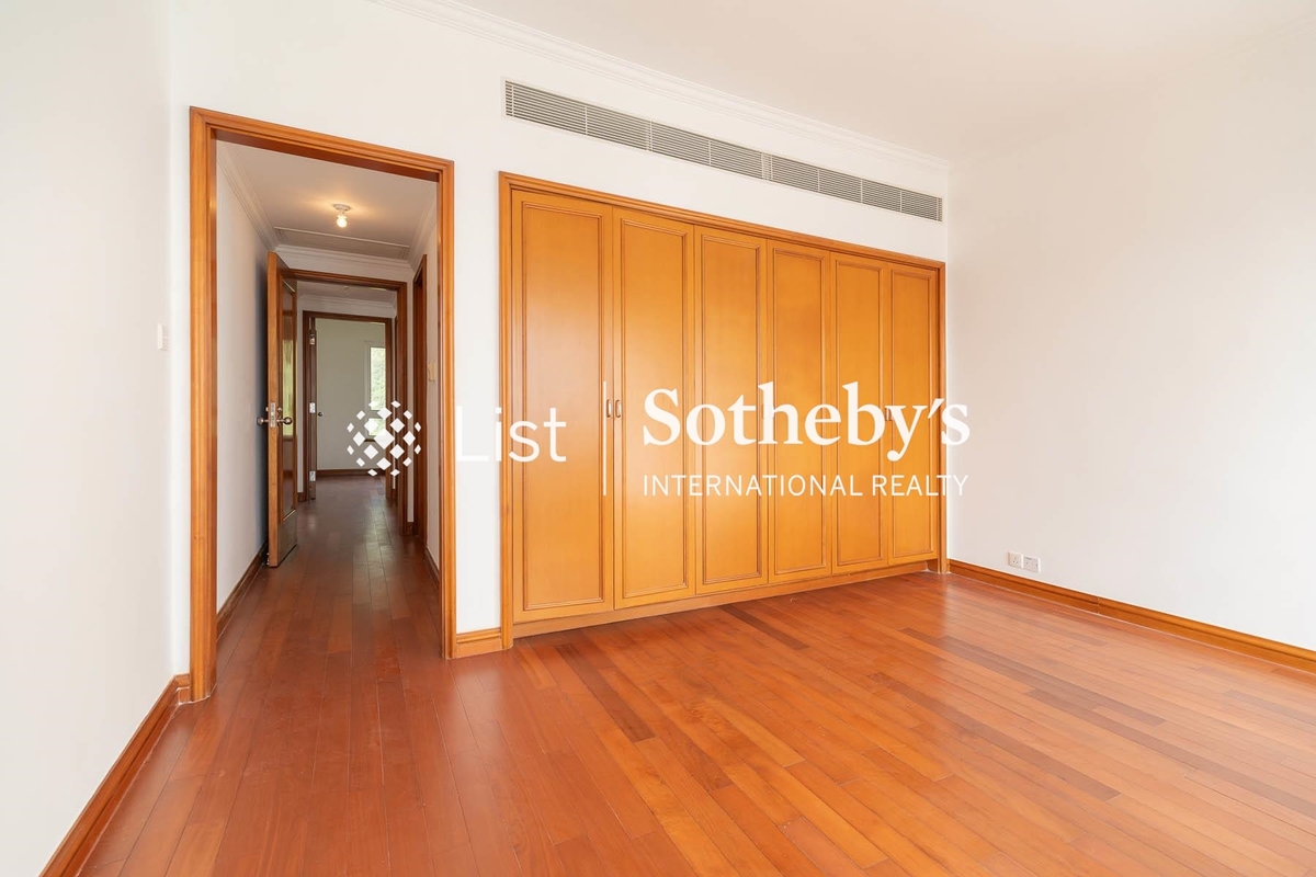 The Repulse Bay 影灣園 | Built-in Wardrobe in Master Bedroom