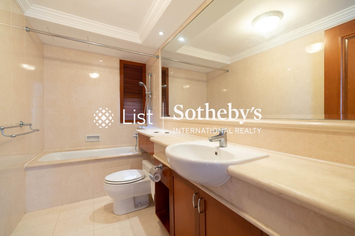 The Repulse Bay 影灣園 | Guest Bathroom