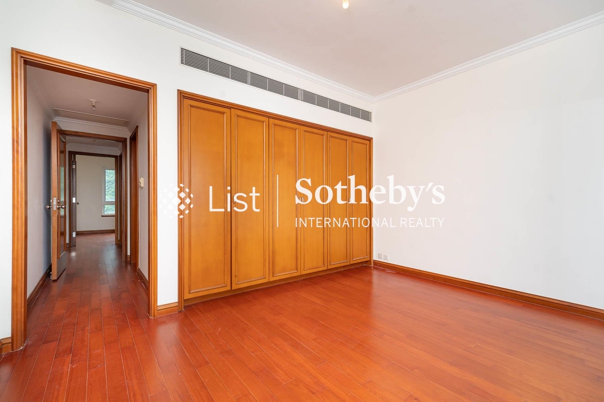 The Repulse Bay 影灣園 | Built-in Wardrobe in Master Bedroom