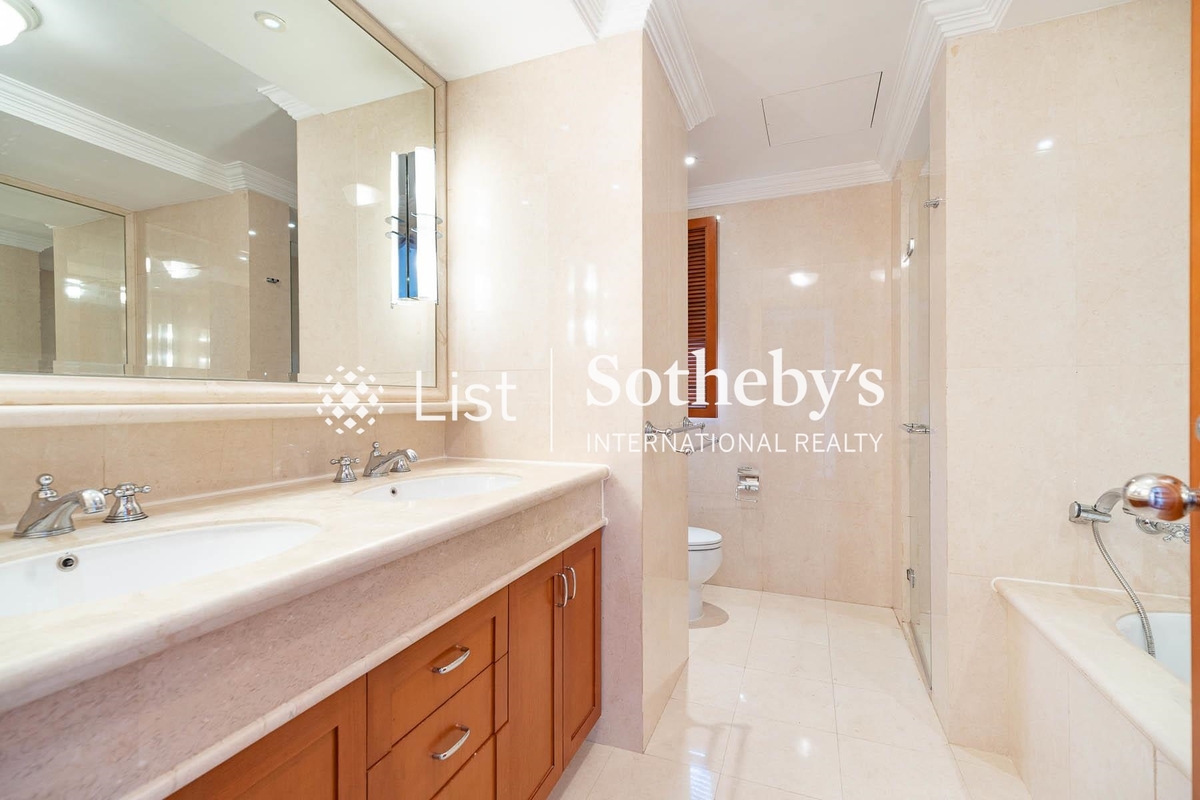 The Repulse Bay 影灣園 | Master Bathroom