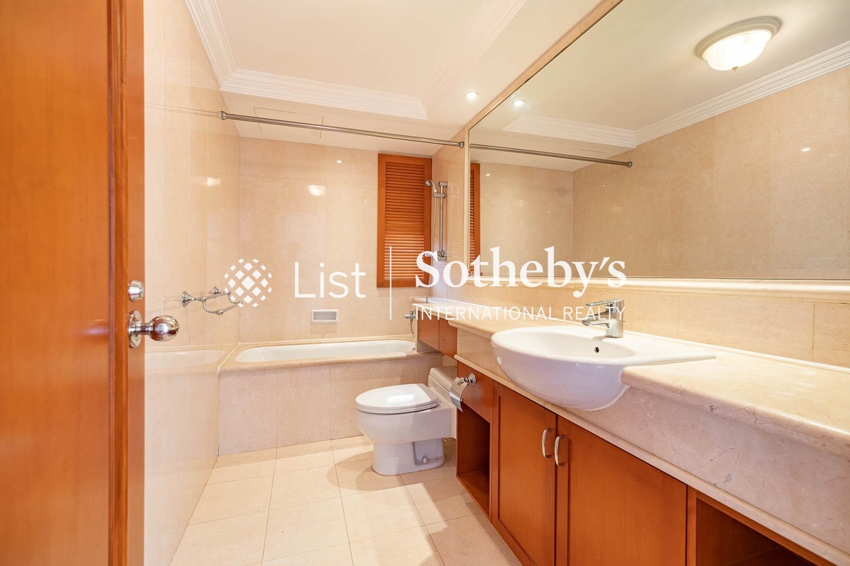 The Repulse Bay 影灣園 | Guest Bathroom