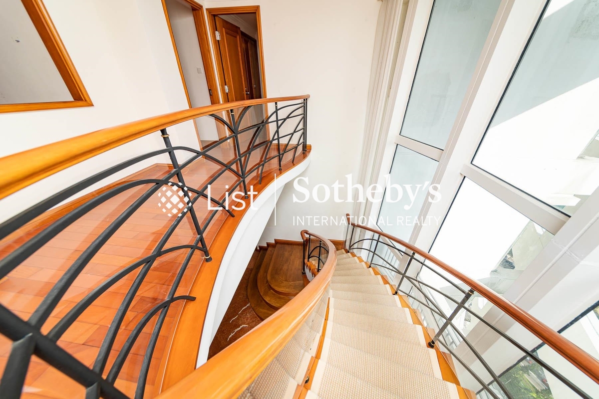 The Repulse Bay 影灣園 | Internal Staircase