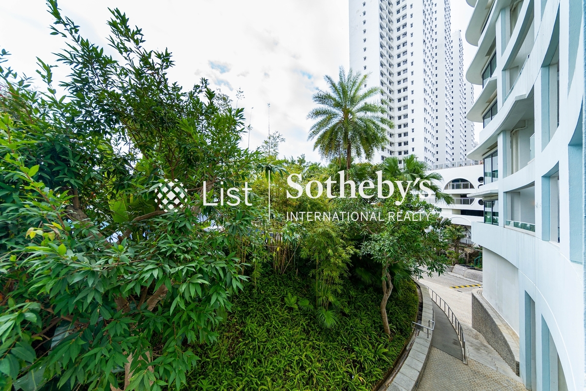 The Repulse Bay 影湾园 | View from Living and Dining Room