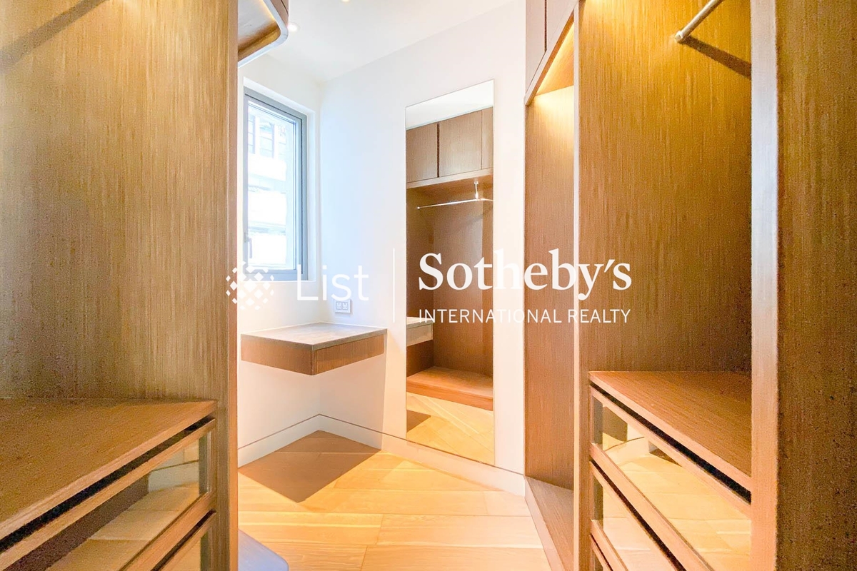 The Repulse Bay 影灣園 | Walk-in Closet in Master Bedroom