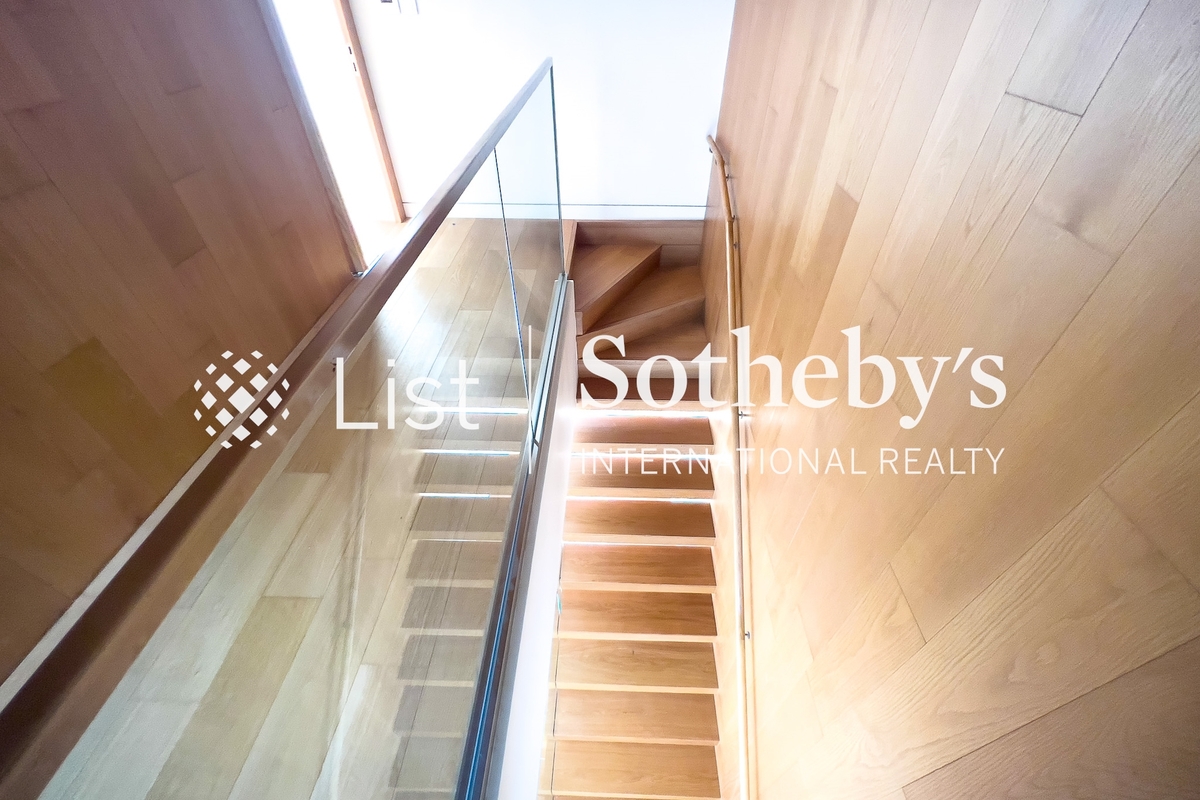 The Repulse Bay 影灣園 | Internal Staircase