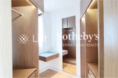The Repulse Bay 影湾园 | Walk-in Closet in Master Bedroom 