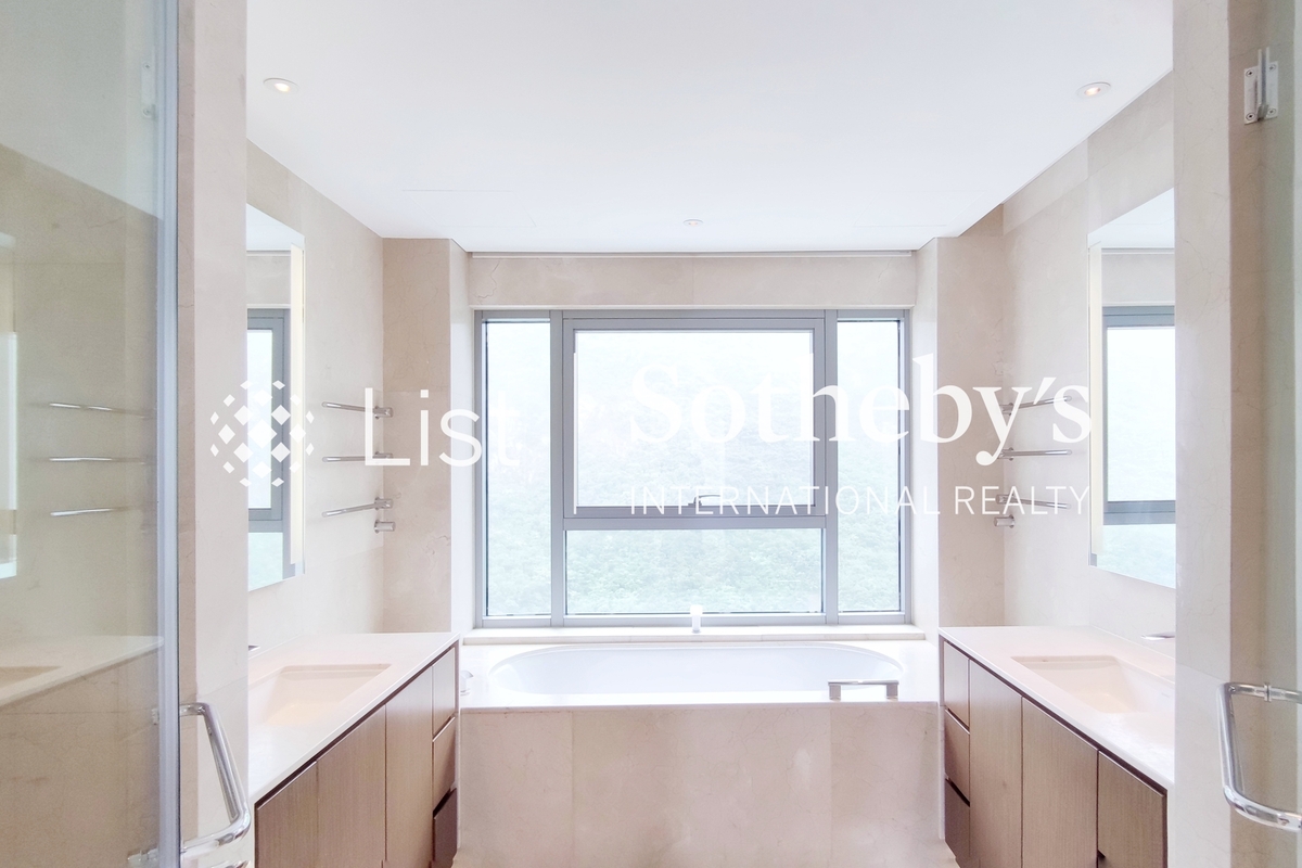 The Repulse Bay 影湾园 | Master Bathroom