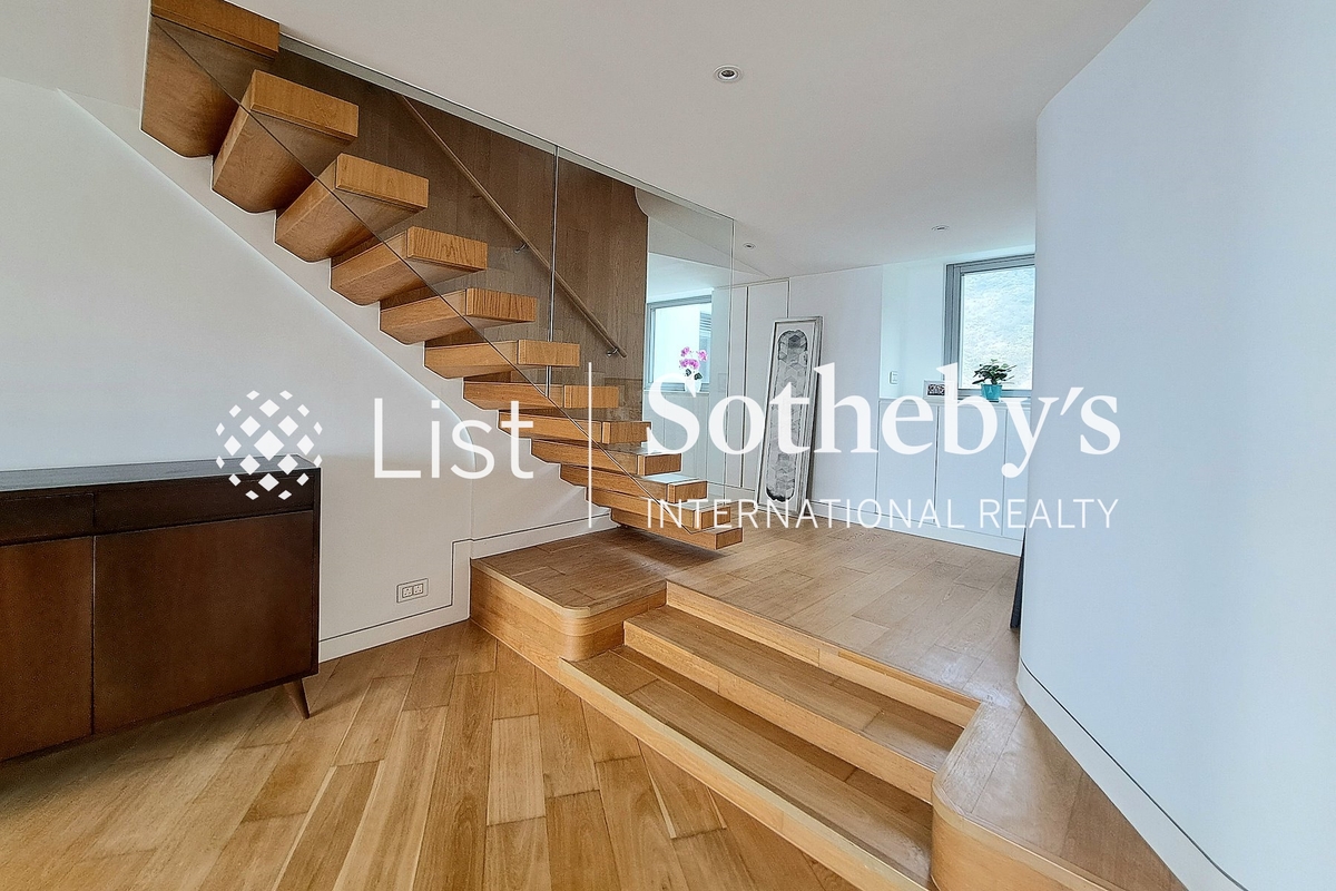 The Repulse Bay 影灣園 | Internal Staircase