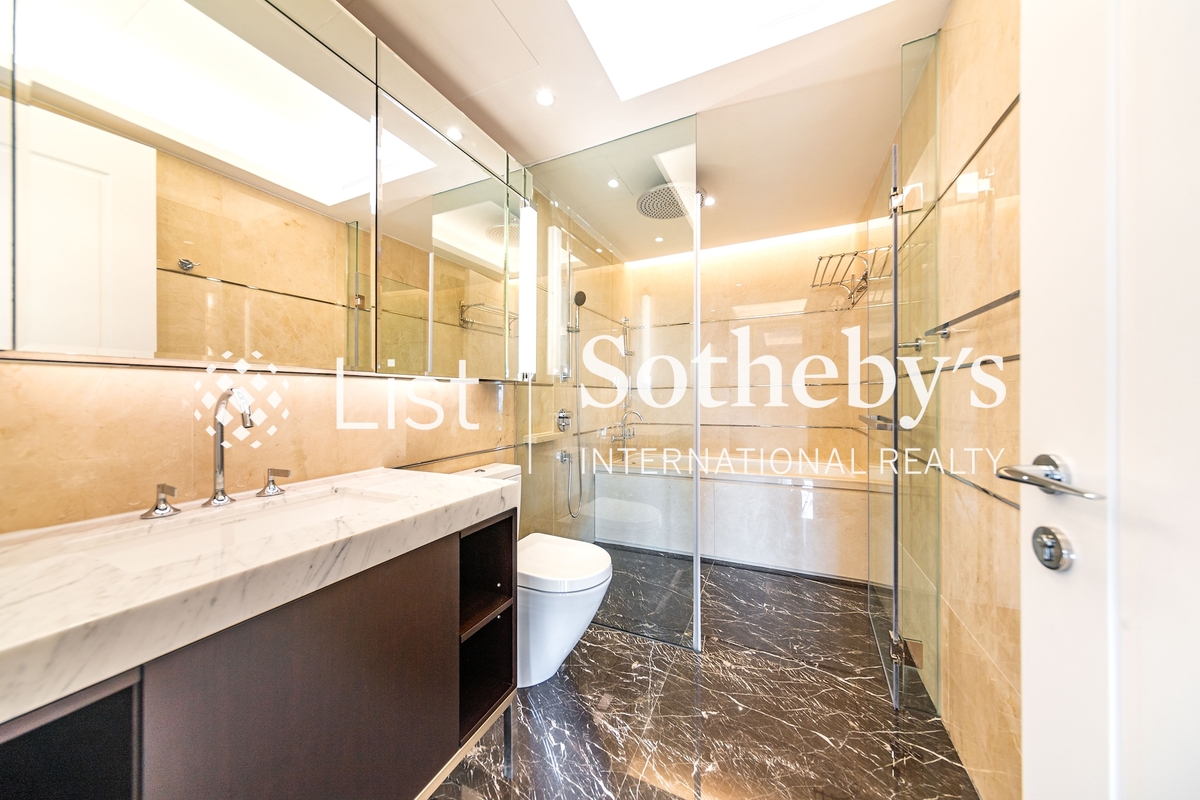 Strawberry Hill 紅梅閣 | Master Bathroom