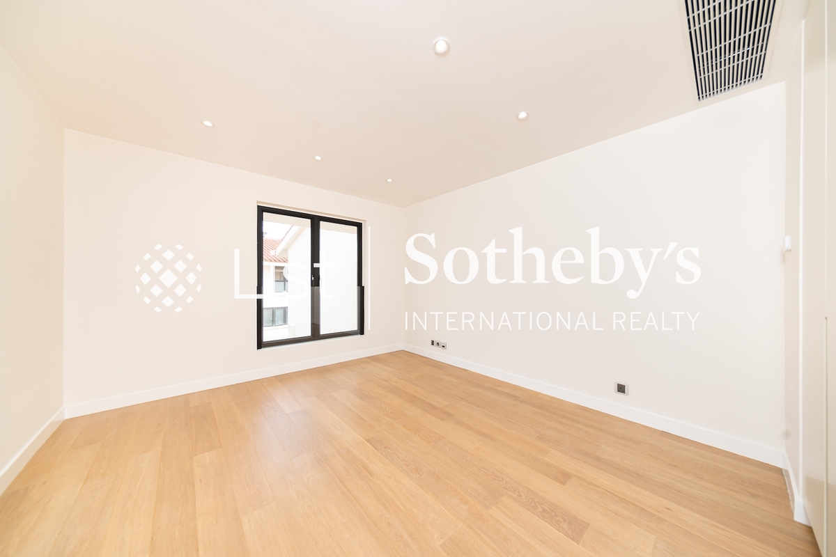 Strawberry Hill 紅梅閣 | Third Bedroom