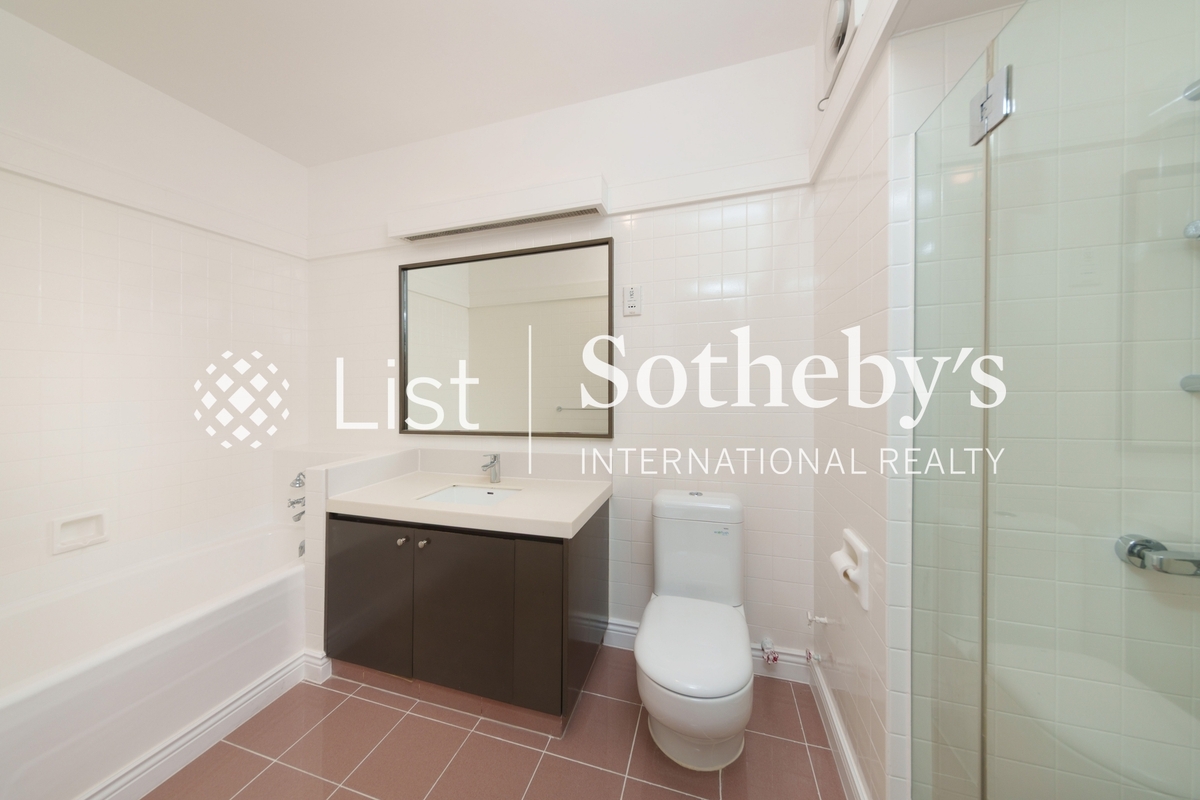 Strawberry Hill 紅梅閣 | Second En-suite Bathroom
