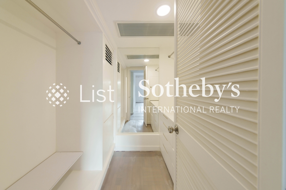 Strawberry Hill 紅梅閣 | Master Bathroom