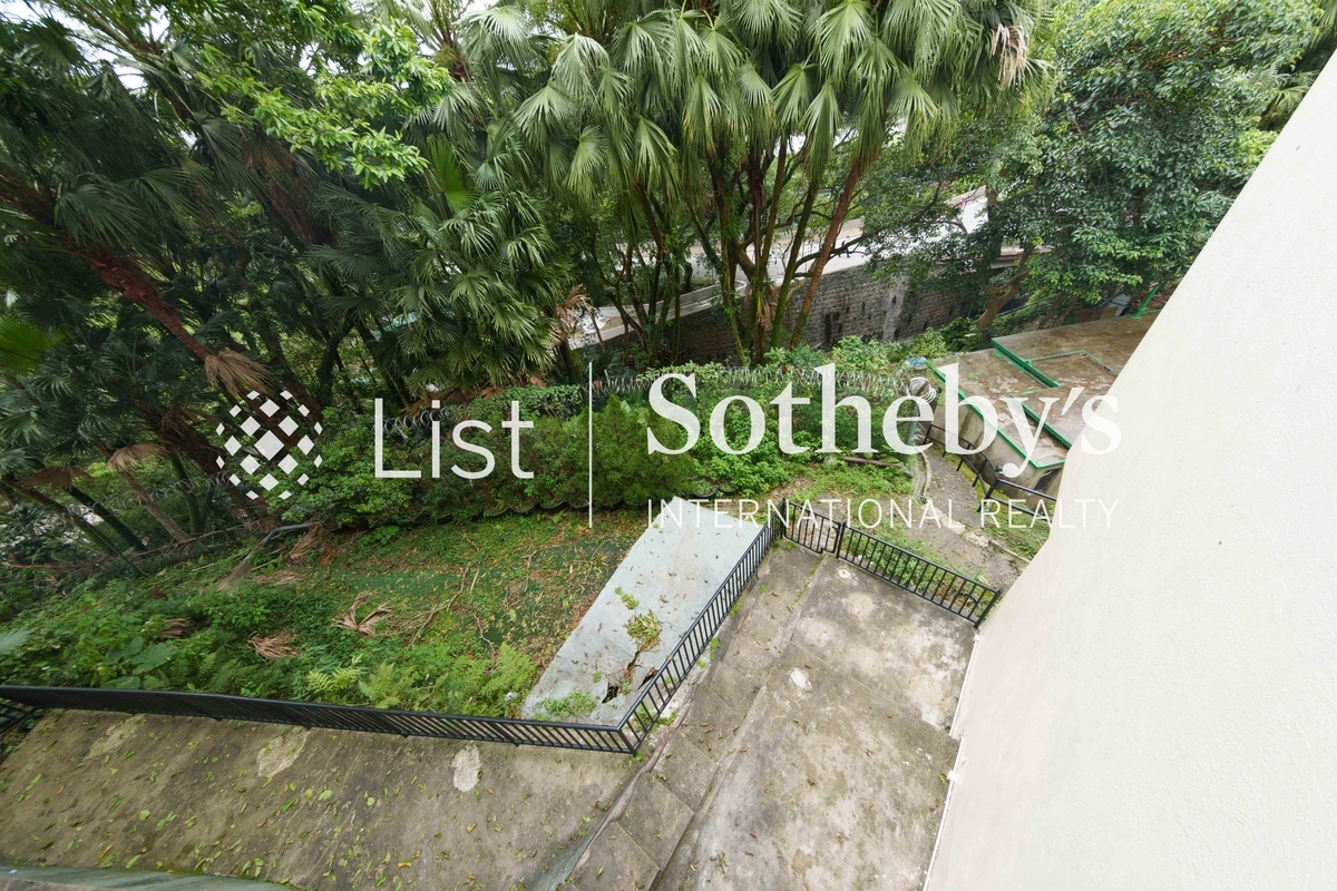 Strawberry Hill 紅梅閣 | Private Terrace off Living Room