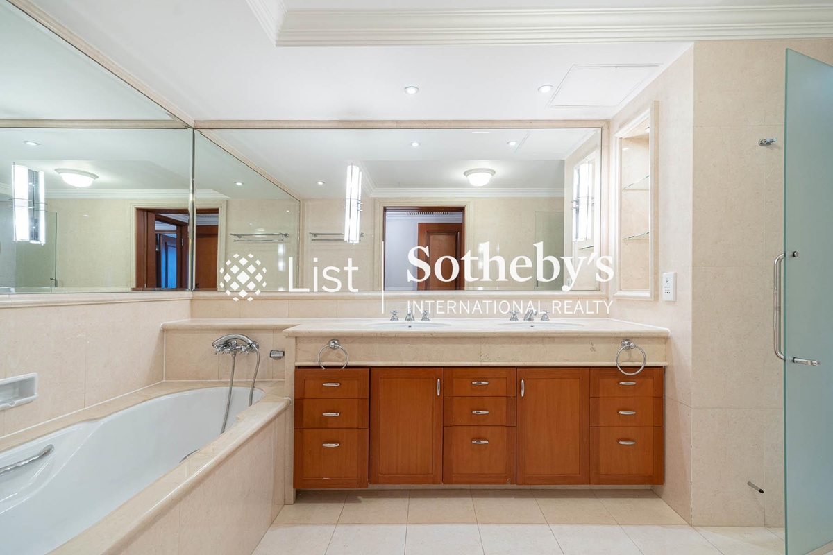 The Repulse Bay 影灣園 | Master Bathroom