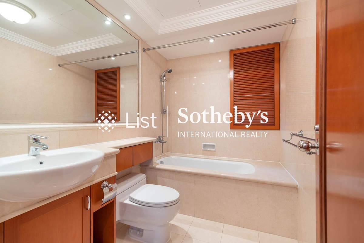 The Repulse Bay 影灣園 | Guest Bathroom