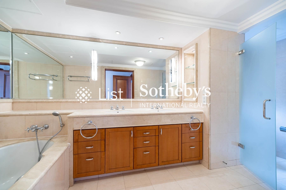 The Repulse Bay 影灣園 | Master Bathroom