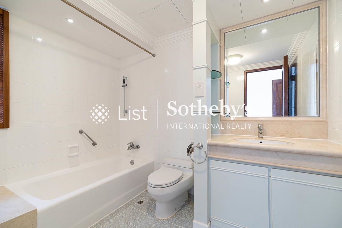 The Repulse Bay 影灣園 | Guest Bathroom