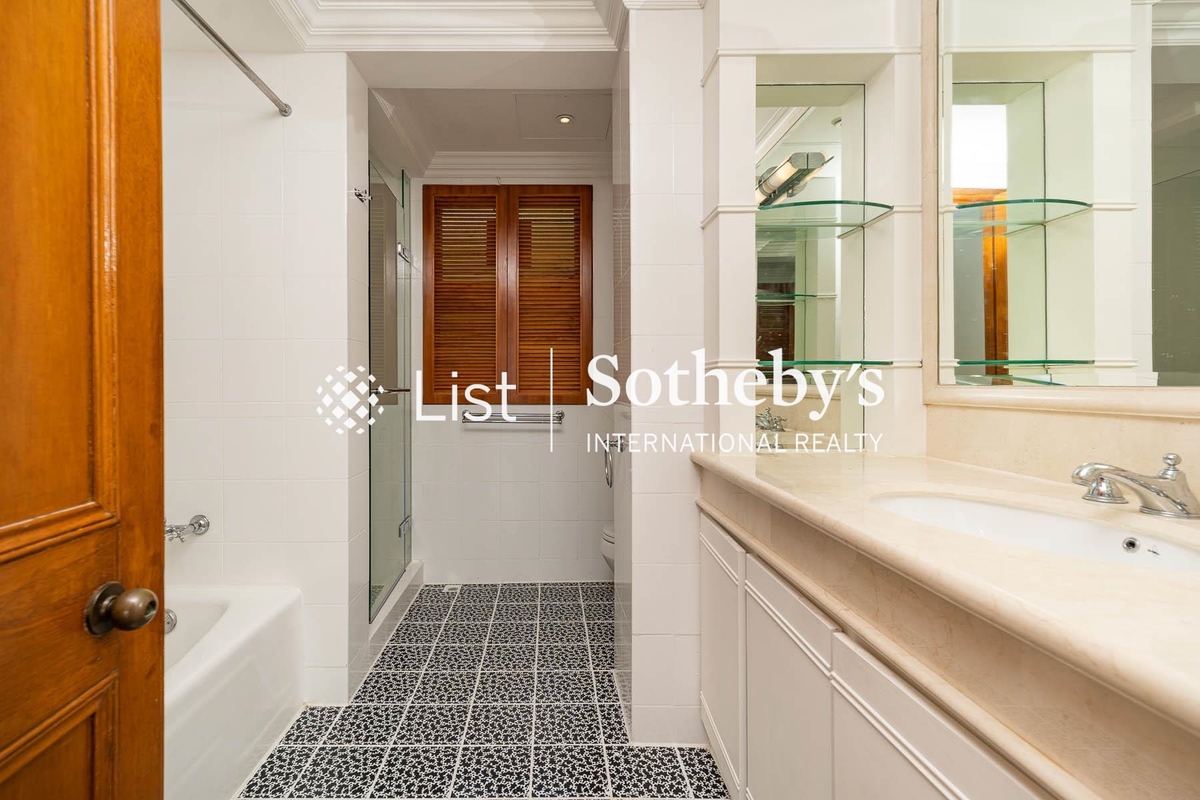 The Repulse Bay 影灣園 | Master Bathroom