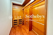 The Repulse Bay 影湾园 | Walk-in Closet in Master Bedroom 