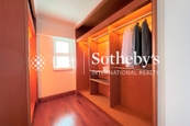 The Repulse Bay 影灣園 | Walk-in Closet in Master Bedroom 