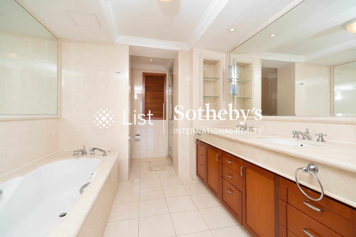 The Repulse Bay 影灣園 | Master Bathroom