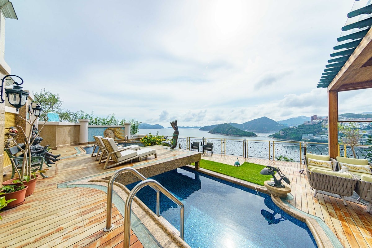 No. 110 Repulse Bay Road 浅水湾道110号 | Private Pool and Garden off Living Room