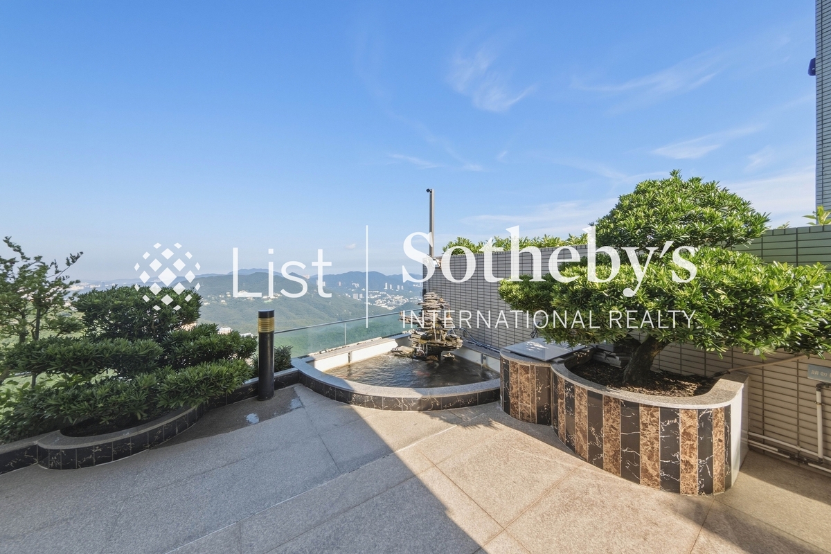Sunshine Villa 陽光花園 | Private Garden off Living Room