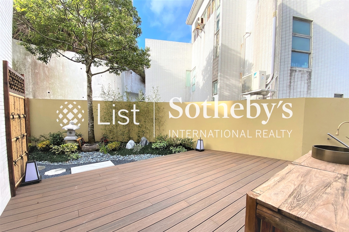 Sunshine Villa 陽光花園 | Private Garden off Dining Room