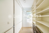 Sunshine Villa 陽光花園 | Walk-in Closet in Master Bedroom 