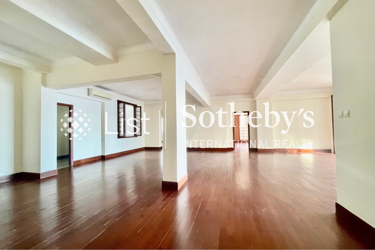 Repulse Bay Mansions 浅水湾大厦 | Living and Dining Room