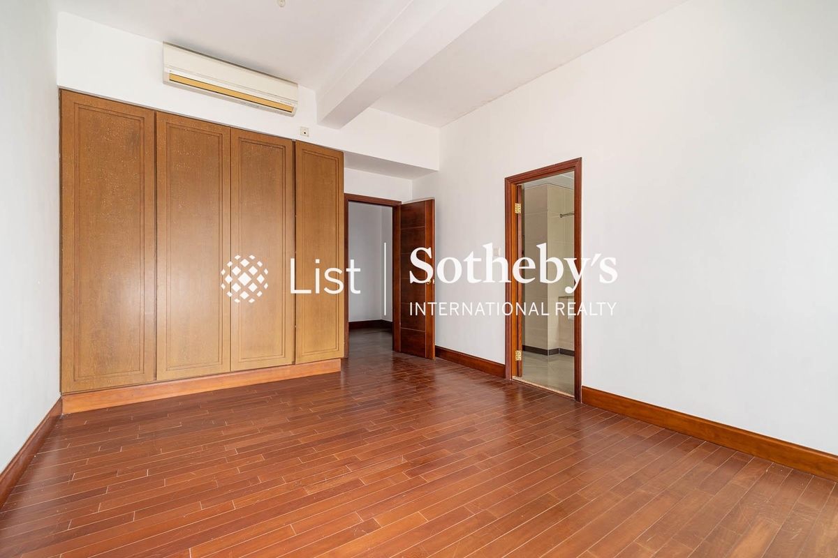 Repulse Bay Mansions 淺水灣大廈 | Built-in Wardrobe in Second Ensuite Bedroom