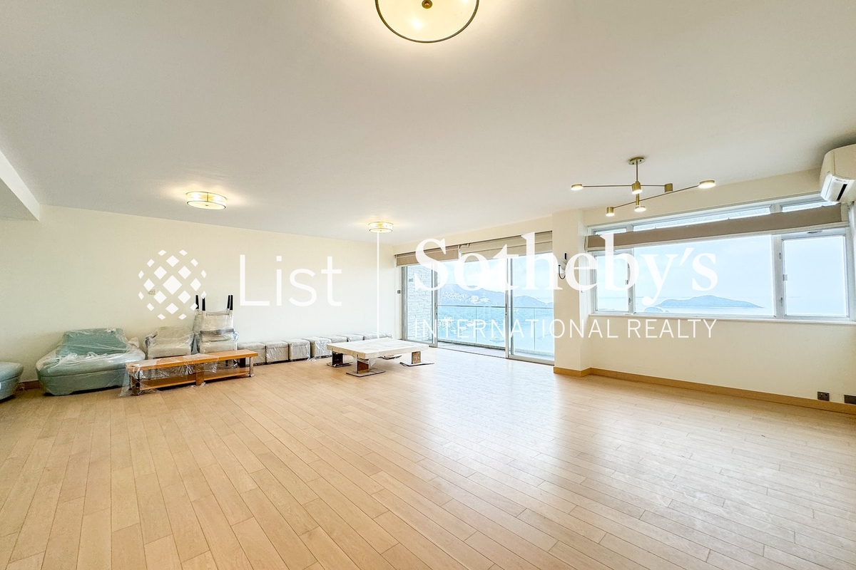 Repulse Bay Towers 保華大廈 | Living and Dining Room