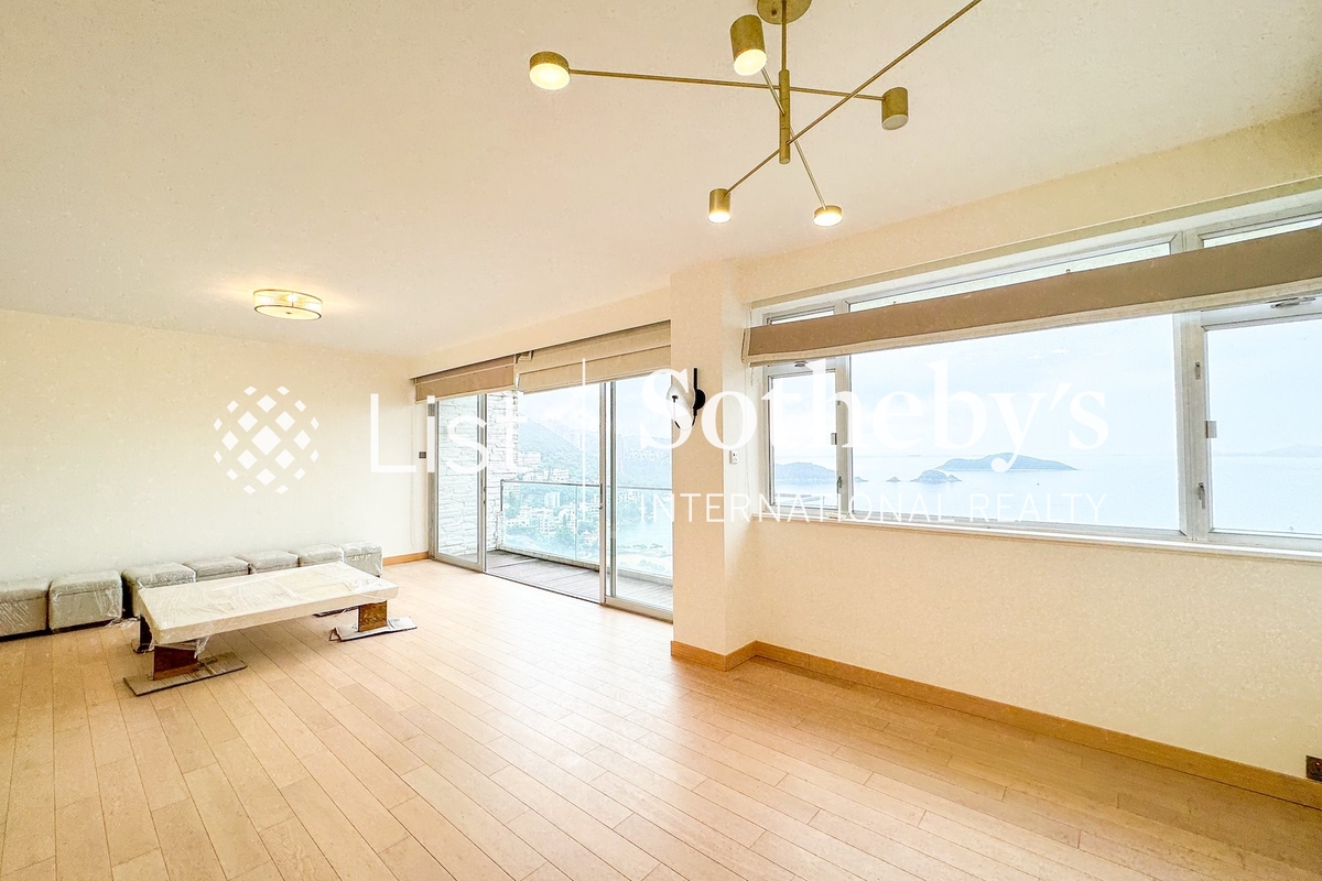 Repulse Bay Towers 保華大廈 | Living and Dining Room
