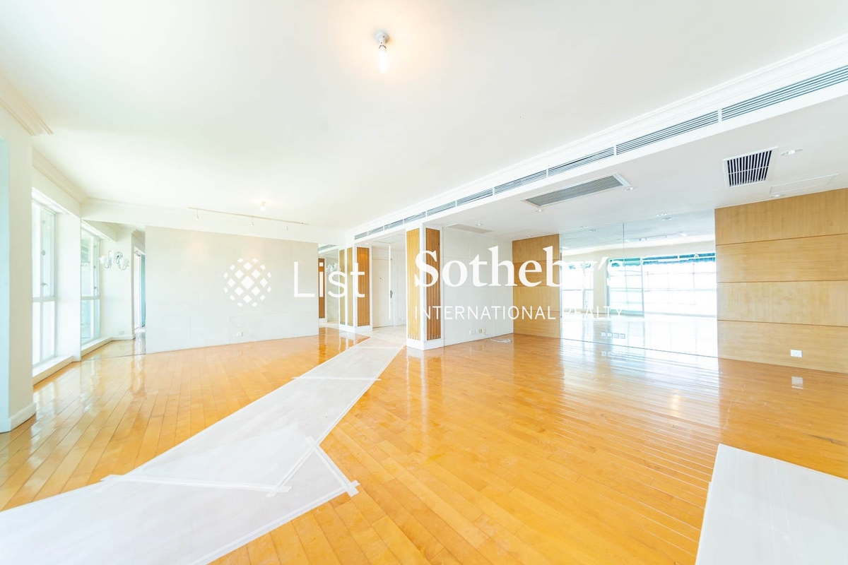 Repulse Bay Towers 保華大廈 | Living and Dining Room