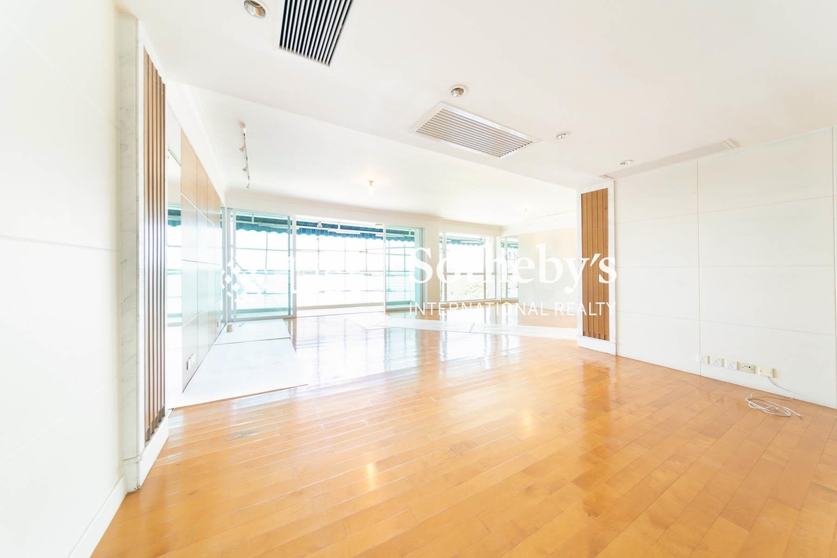 Repulse Bay Towers 保華大廈 | Living and Dining Room