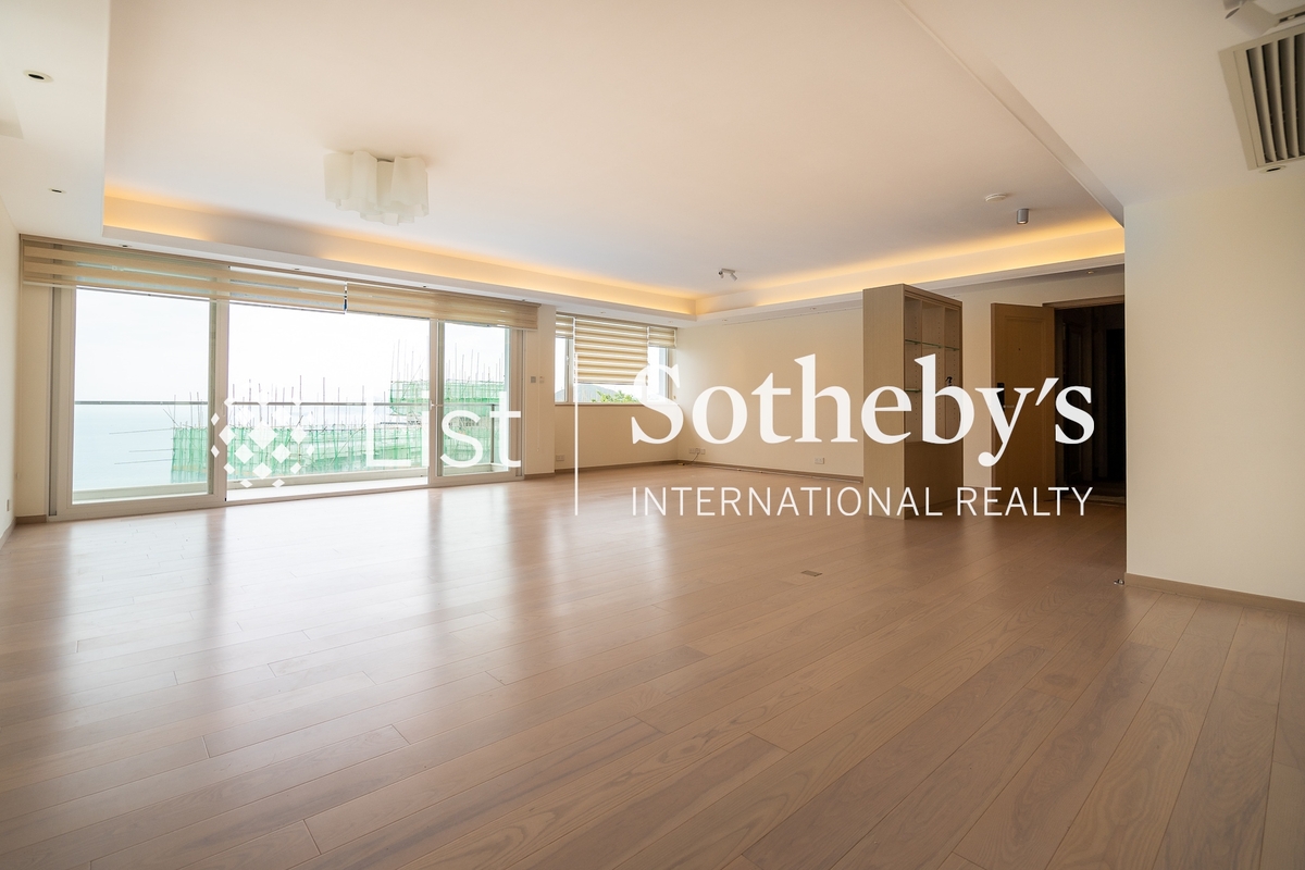 Repulse Bay Towers 保華大廈 | Living and Dining Room