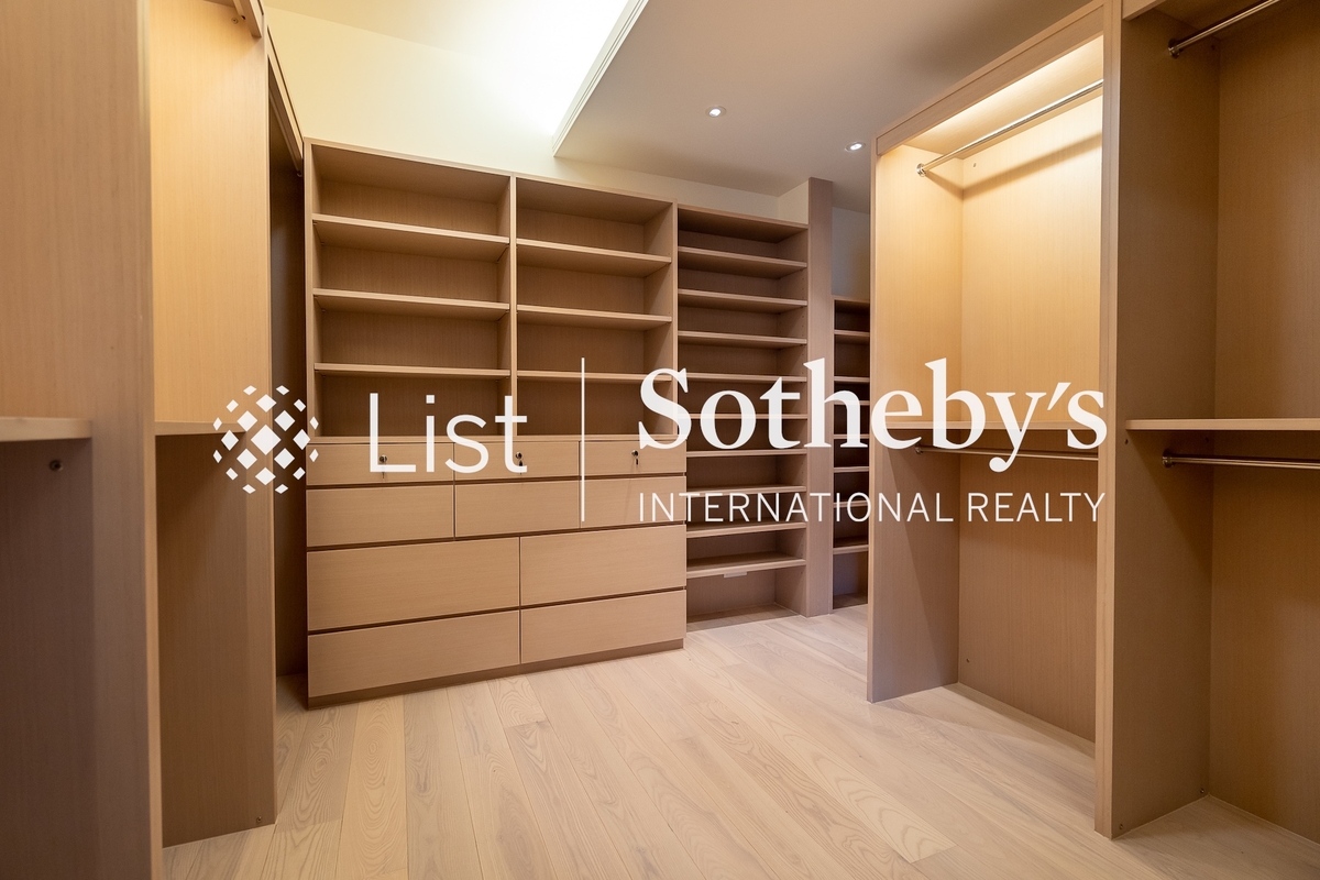 Repulse Bay Towers 保華大廈 | Walk-in Closet in Master Bedroom 