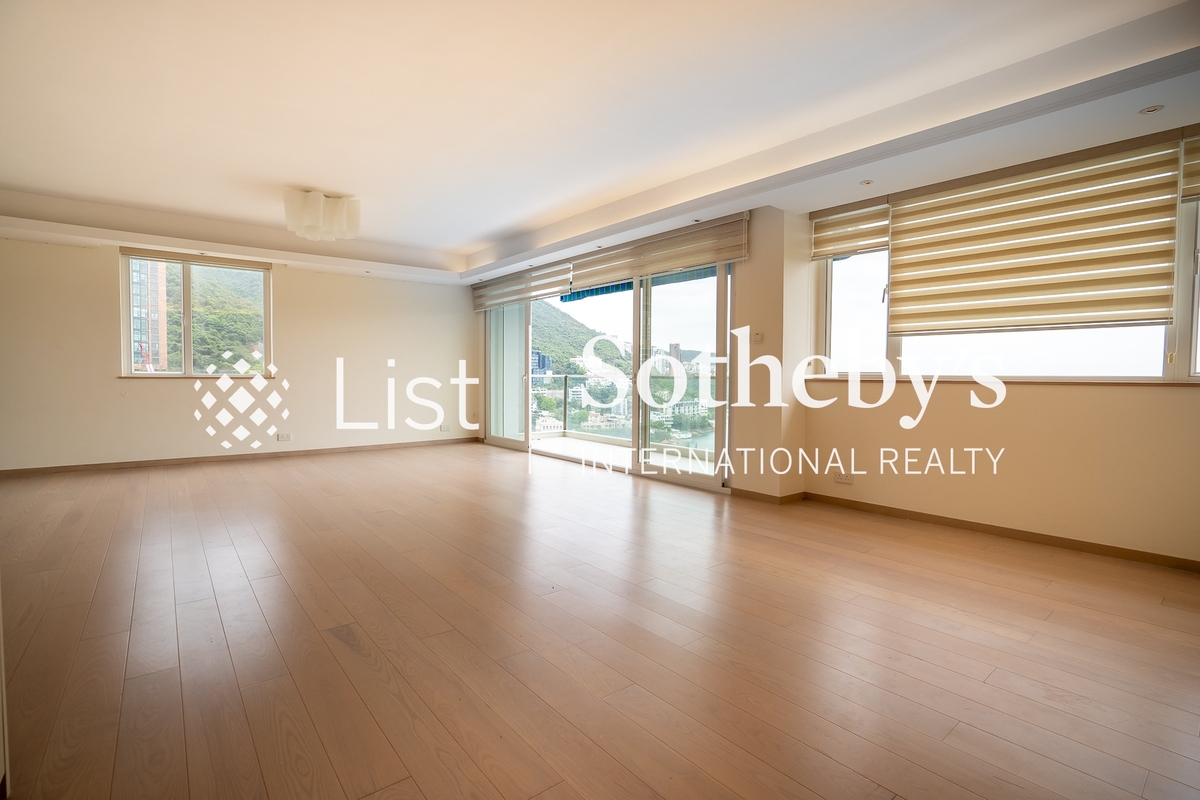 Repulse Bay Towers 保華大廈 | Living and Dining Room