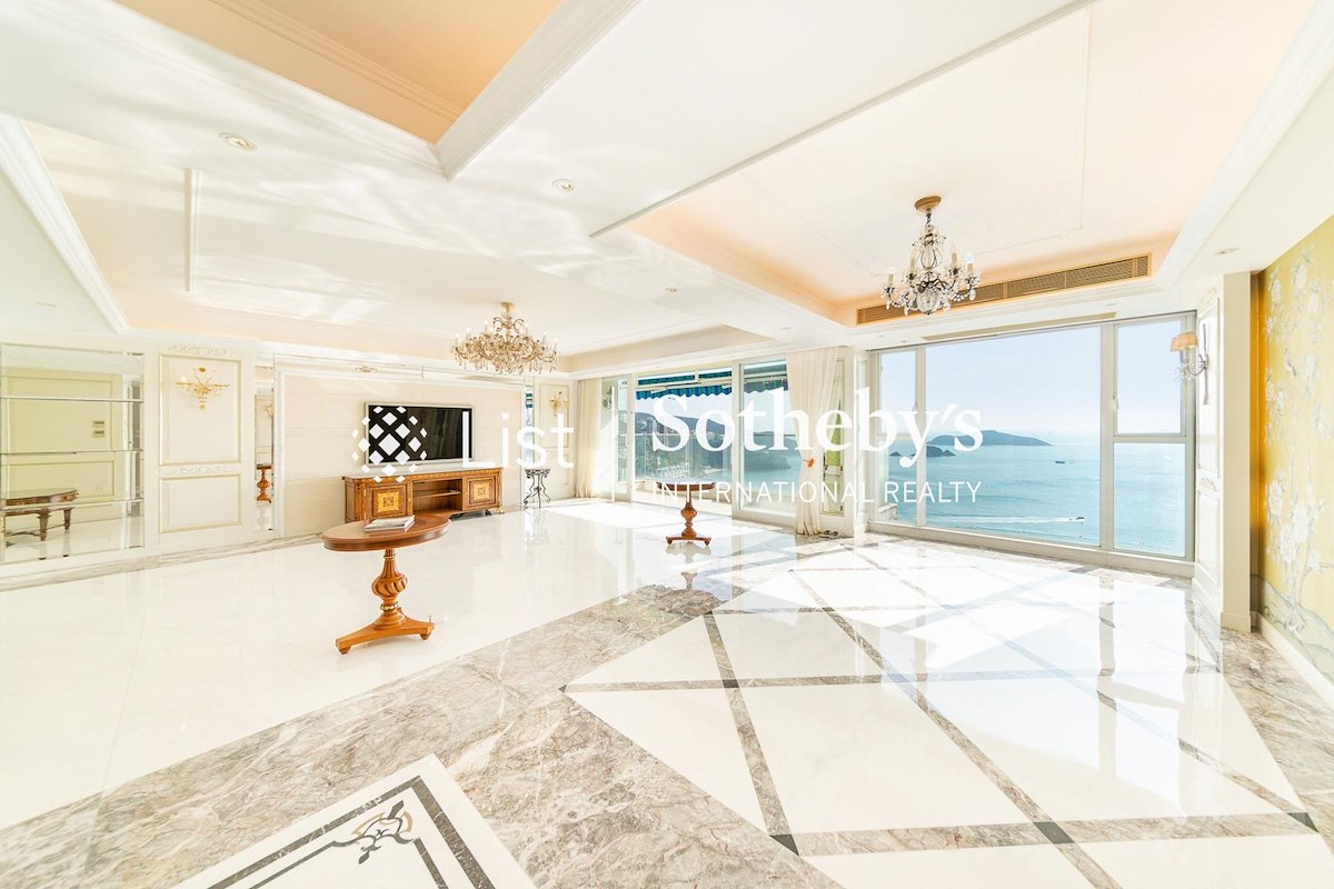 Repulse Bay Towers 保华大厦 | Living and Dining Room