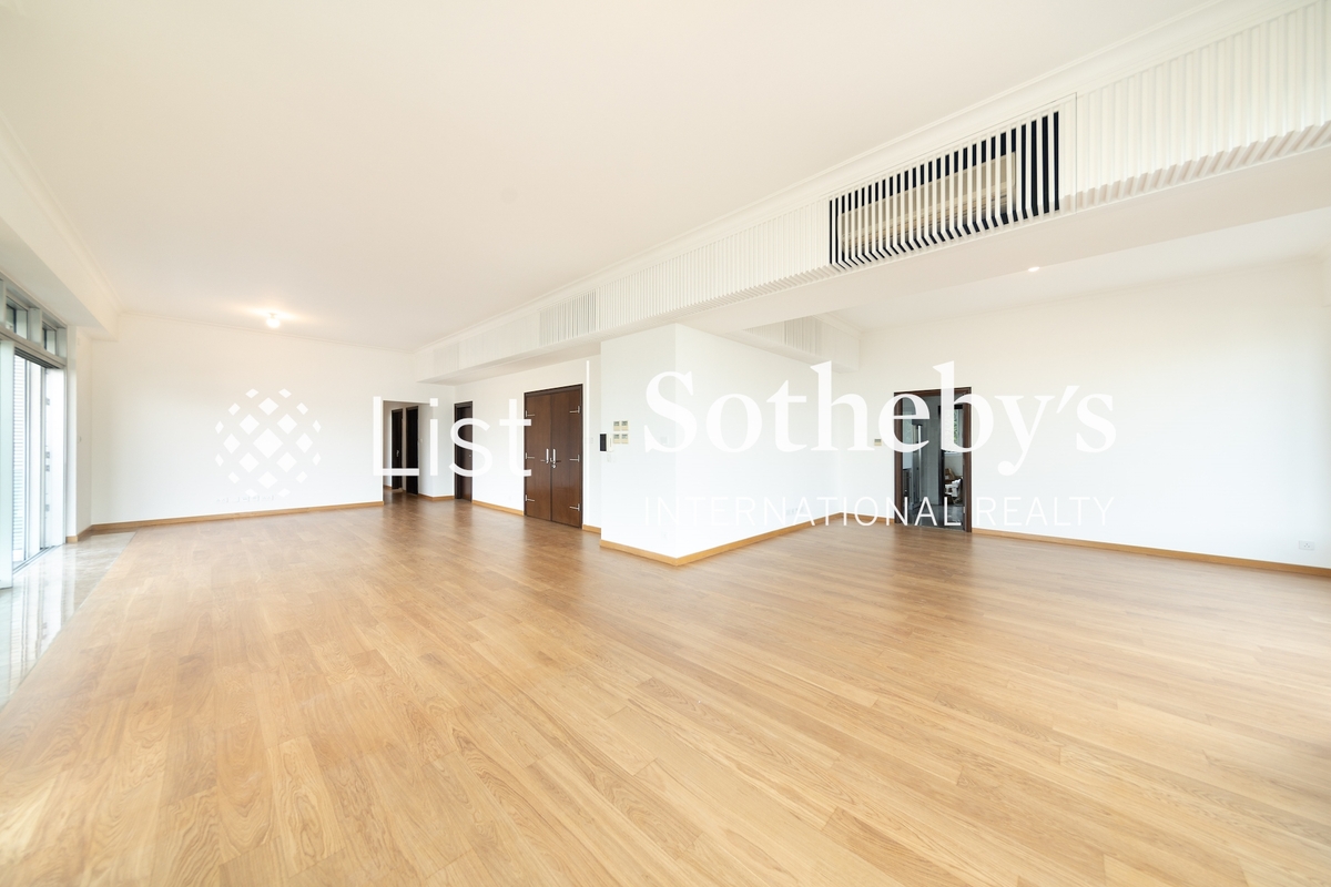 Interocean Court 山顶道26号 | Living and Dining Room