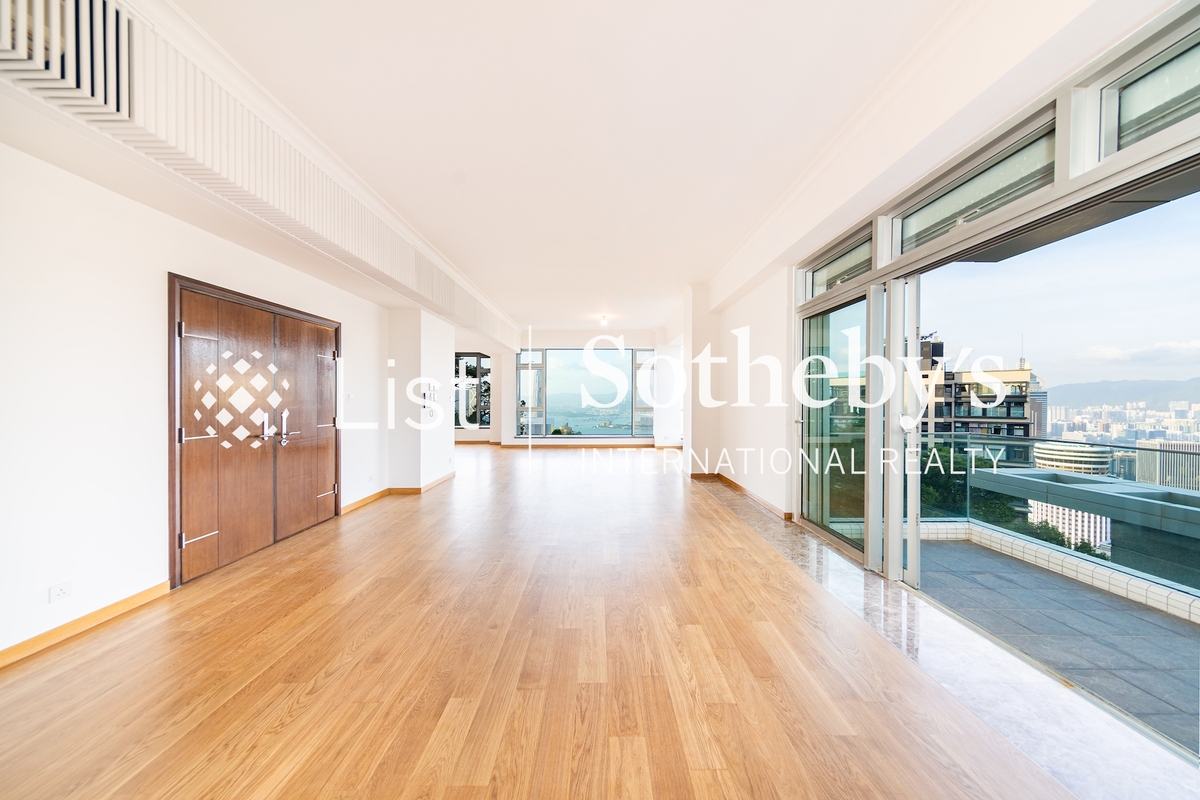 Interocean Court 山顶道26号 | Living and Dining Room